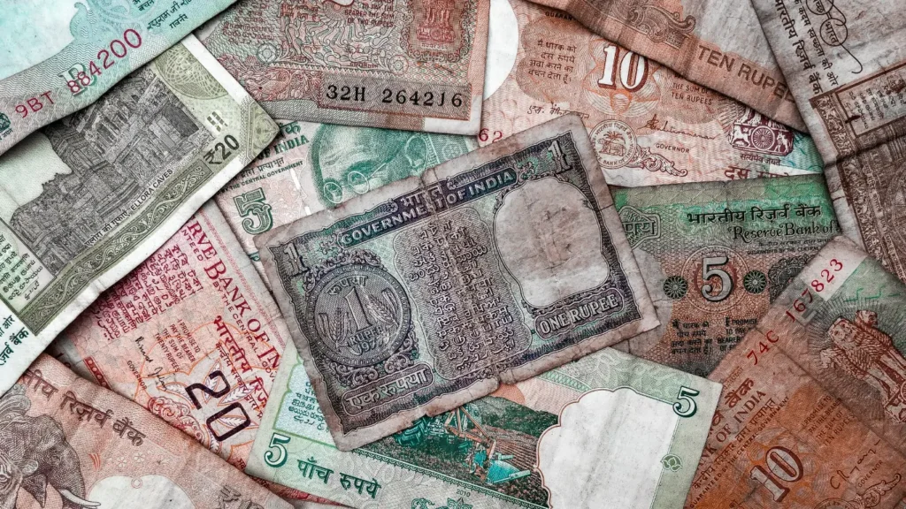 पैसा आता है लेकिन टिकता क्यों नहीं