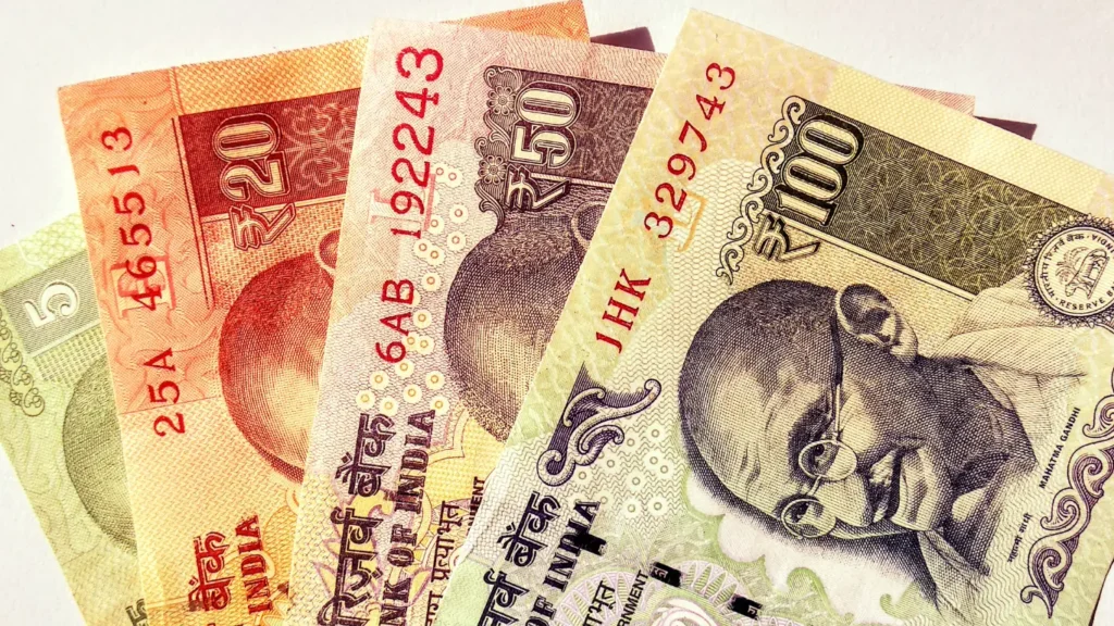 पैसा आता है लेकिन टिकता क्यों नहीं
